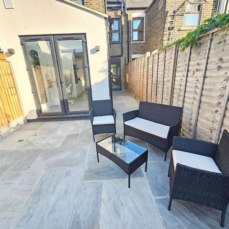 Spacious 4Br House, London, Sleeps 9, Parking Available Zewnętrze zdjęcie