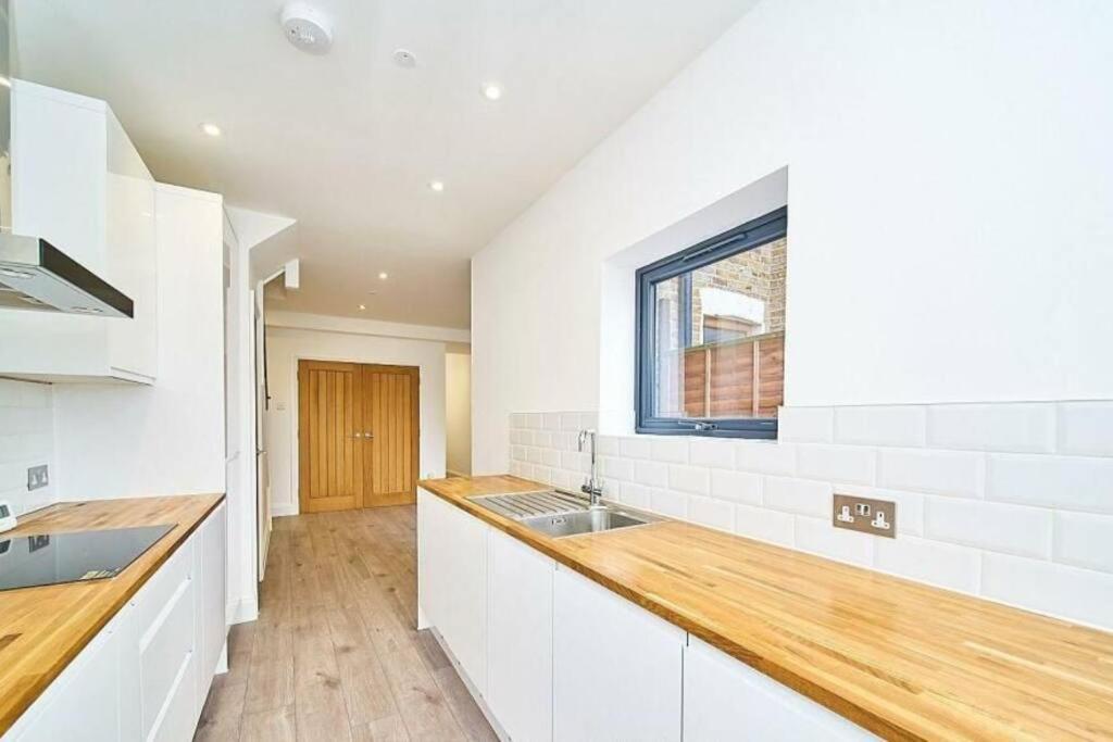 Spacious 4Br House, London, Sleeps 9, Parking Available Zewnętrze zdjęcie