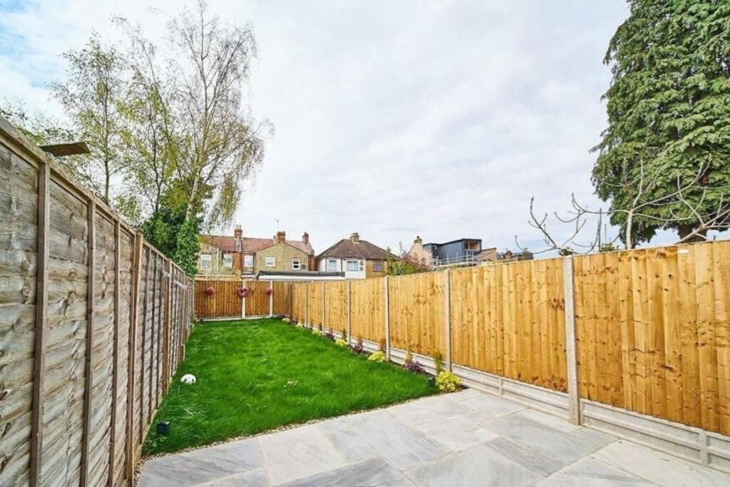 Spacious 4Br House, London, Sleeps 9, Parking Available Zewnętrze zdjęcie
