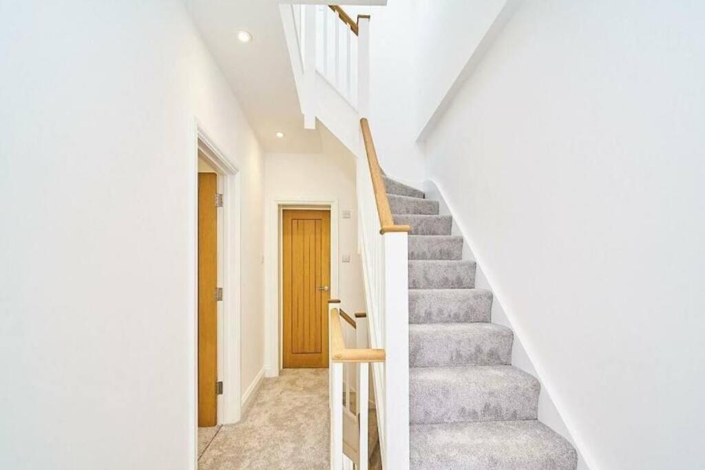 Spacious 4Br House, London, Sleeps 9, Parking Available Zewnętrze zdjęcie