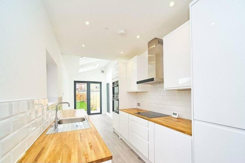 Spacious 4Br House, London, Sleeps 9, Parking Available Zewnętrze zdjęcie