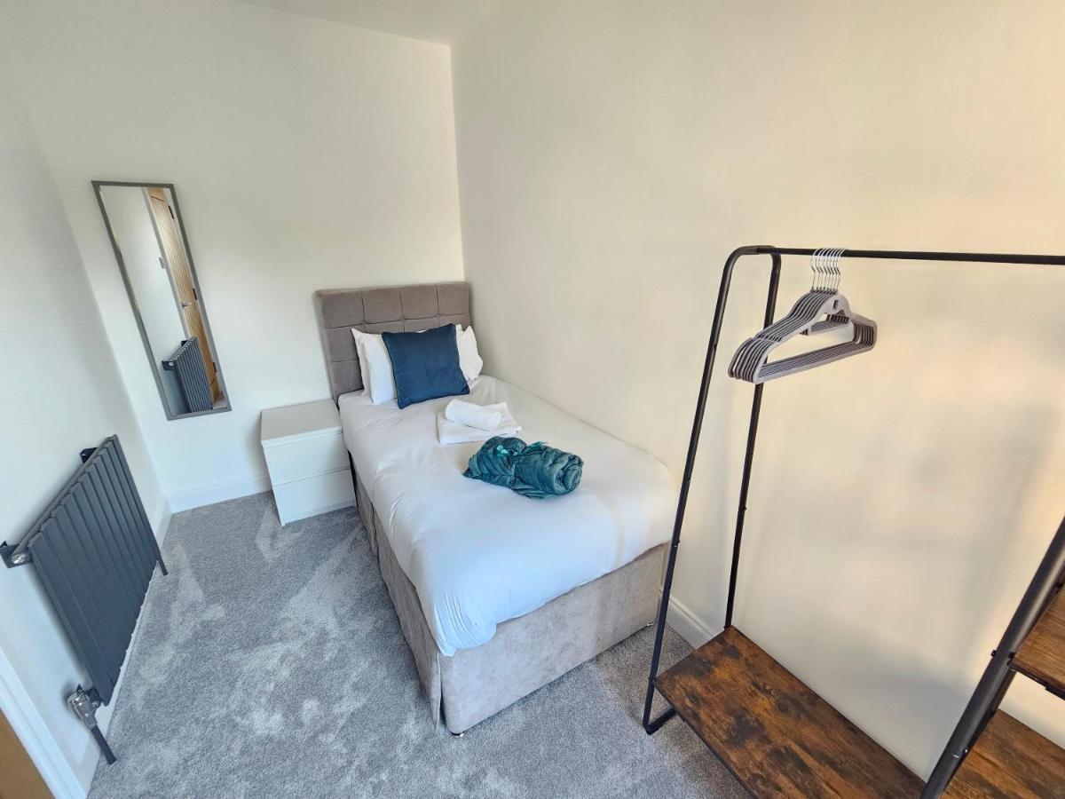 Spacious 4Br House, London, Sleeps 9, Parking Available Zewnętrze zdjęcie