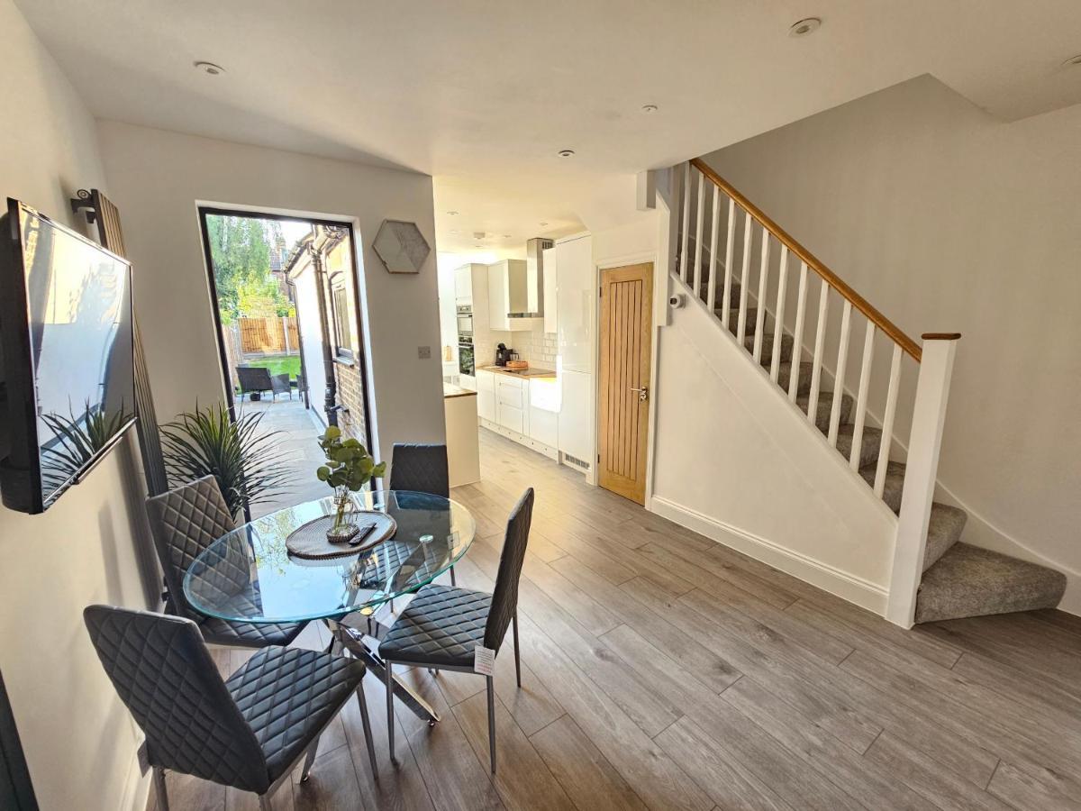 Spacious 4Br House, London, Sleeps 9, Parking Available Zewnętrze zdjęcie